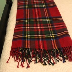 Pretty red plaid fringed throw